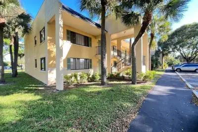 118 Meadows Cir, Boynton Beach: photo 1 of 23