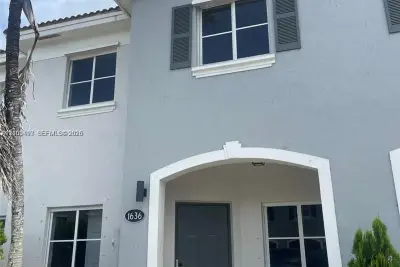 1636 SE 30th St, Homestead: photo 1 of 1