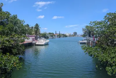 7751 Hawthorne Ave, Miami Beach: photo 1 of 3