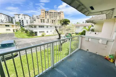 7340 SW 82nd St #C204, Miami: photo 1 of 17