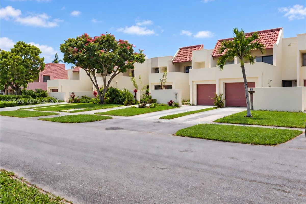1803 NW 56th Ter #9, Lauderhill: photo 1 of 2