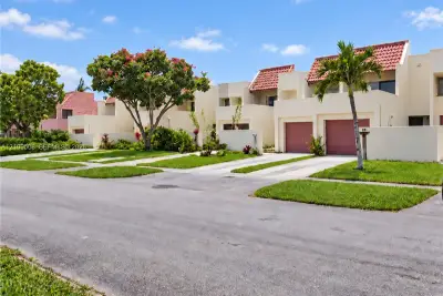 1803 NW 56th Ter #9, Lauderhill: photo 1 of 2