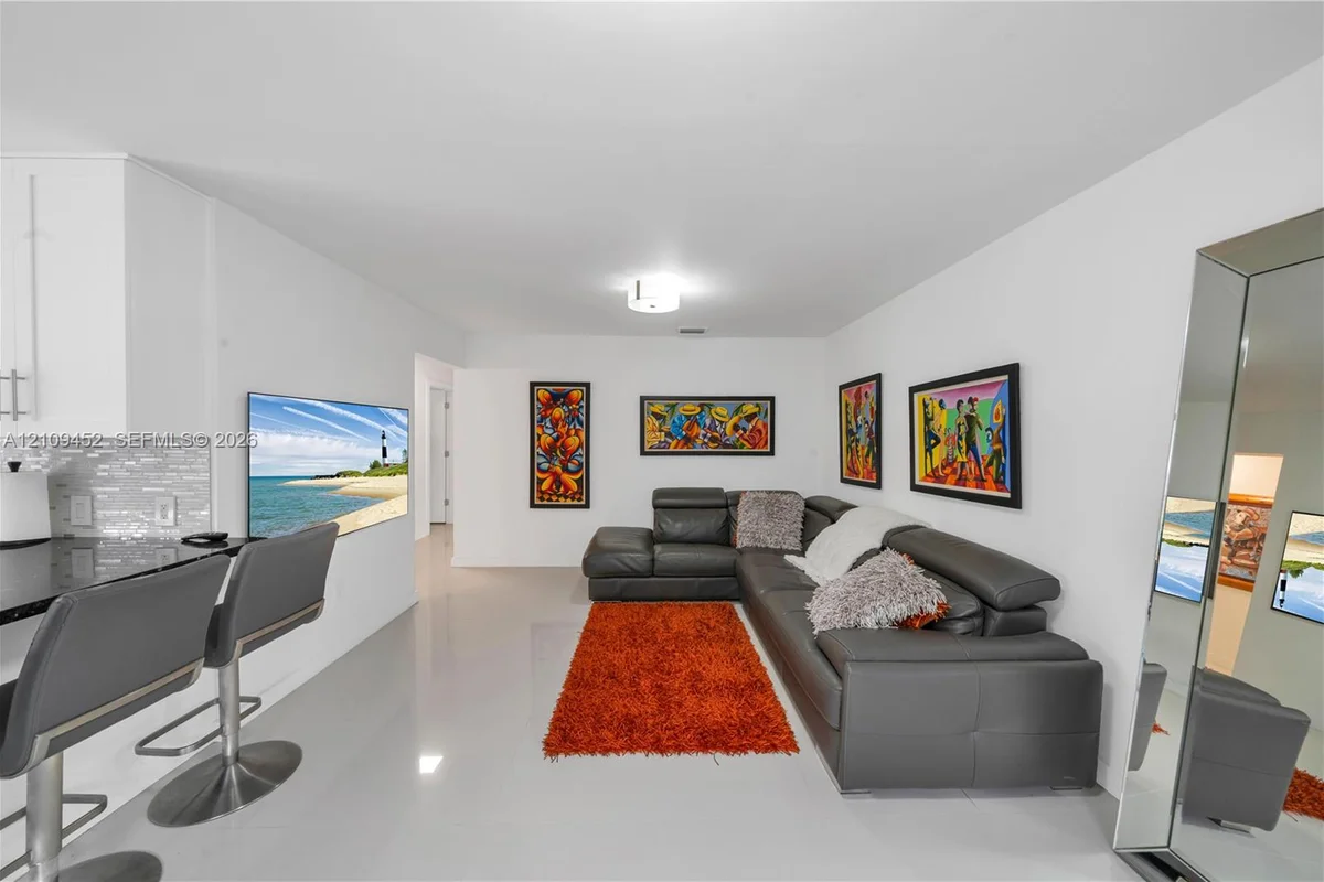 35 NW 26th Ave #37, Miami: photo 1 of 18