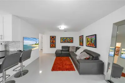 35 NW 26th Ave #37, Miami: photo 1 of 18