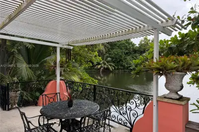 388 NE 85th St, El Portal: photo 1 of 16