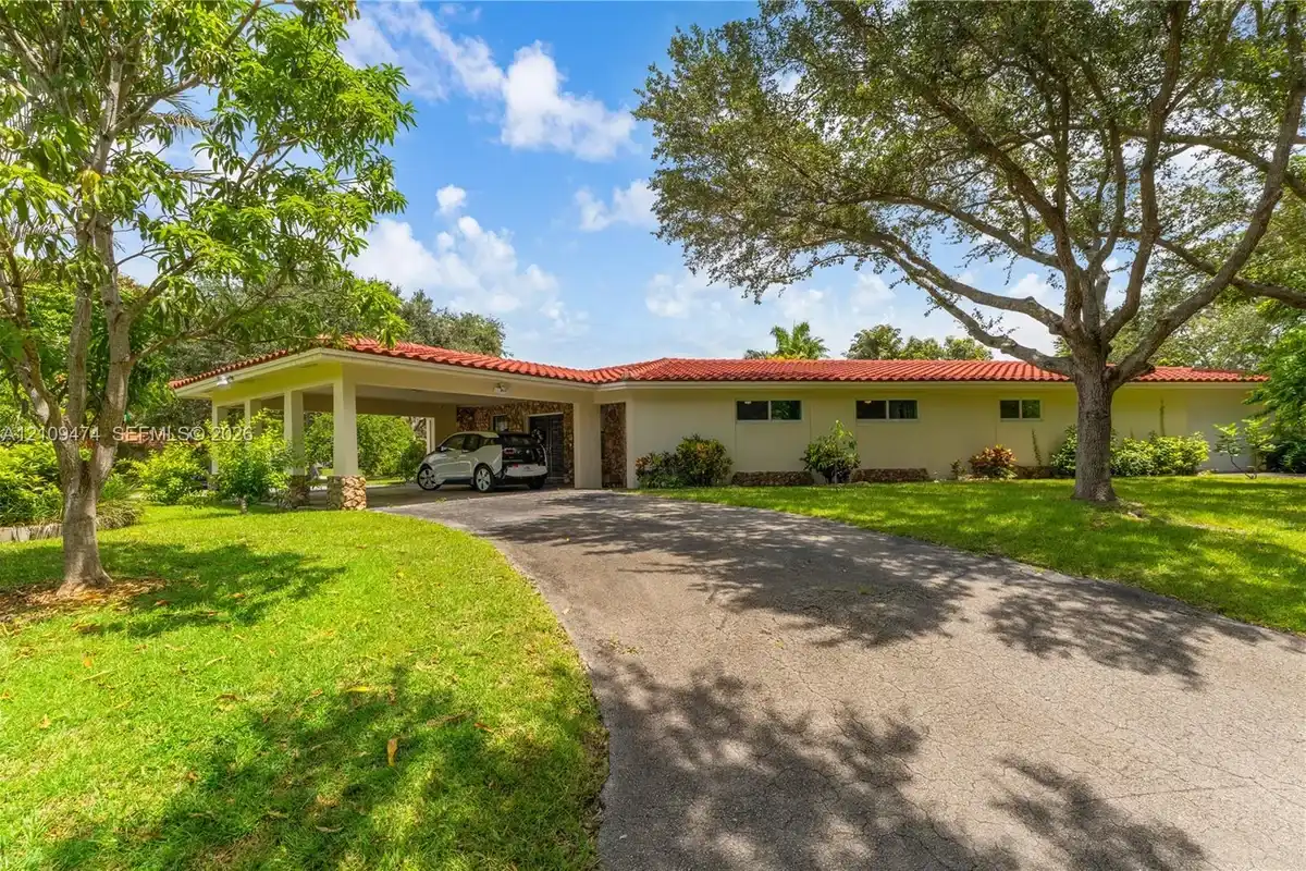 13321 SW 105th Ave, Miami: photo 1 of 39