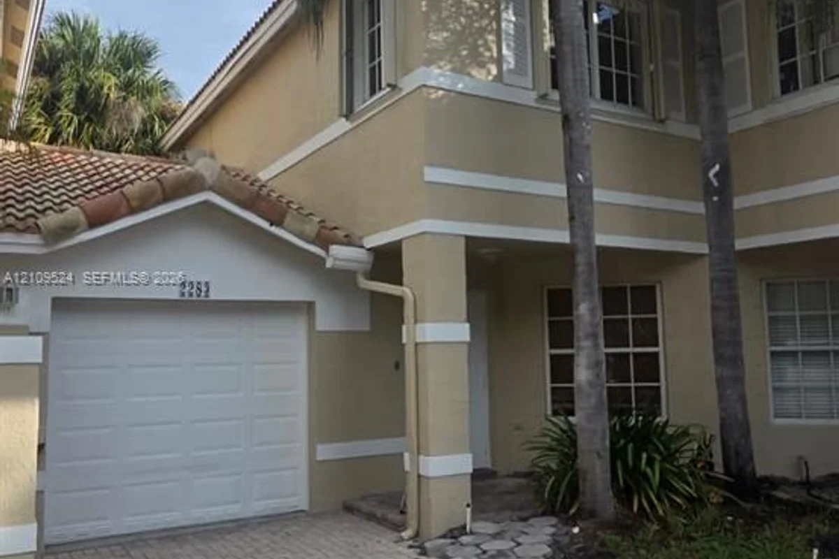 2283 NW 170th Ave, Pembroke Pines: photo 1 of 17
