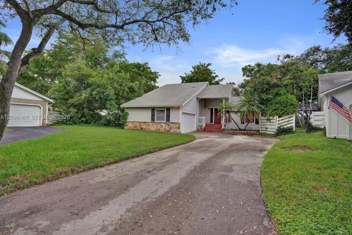 14978 SW 143rd Pl, Miami: photo 1 of 50
