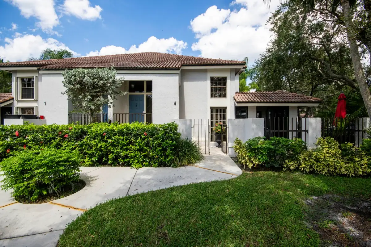 368 Prestwick Cir #4, Palm Beach Gardens: photo 1 of 57