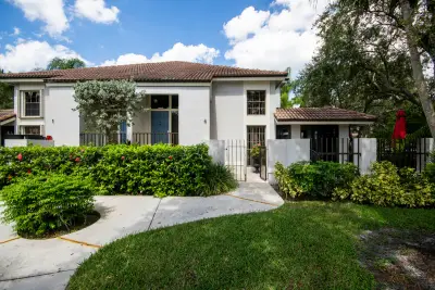 368 Prestwick Cir #4, Palm Beach Gardens: photo 1 of 57