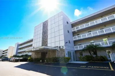 314 SE 10th St #307, Dania Beach: photo 1 of 72
