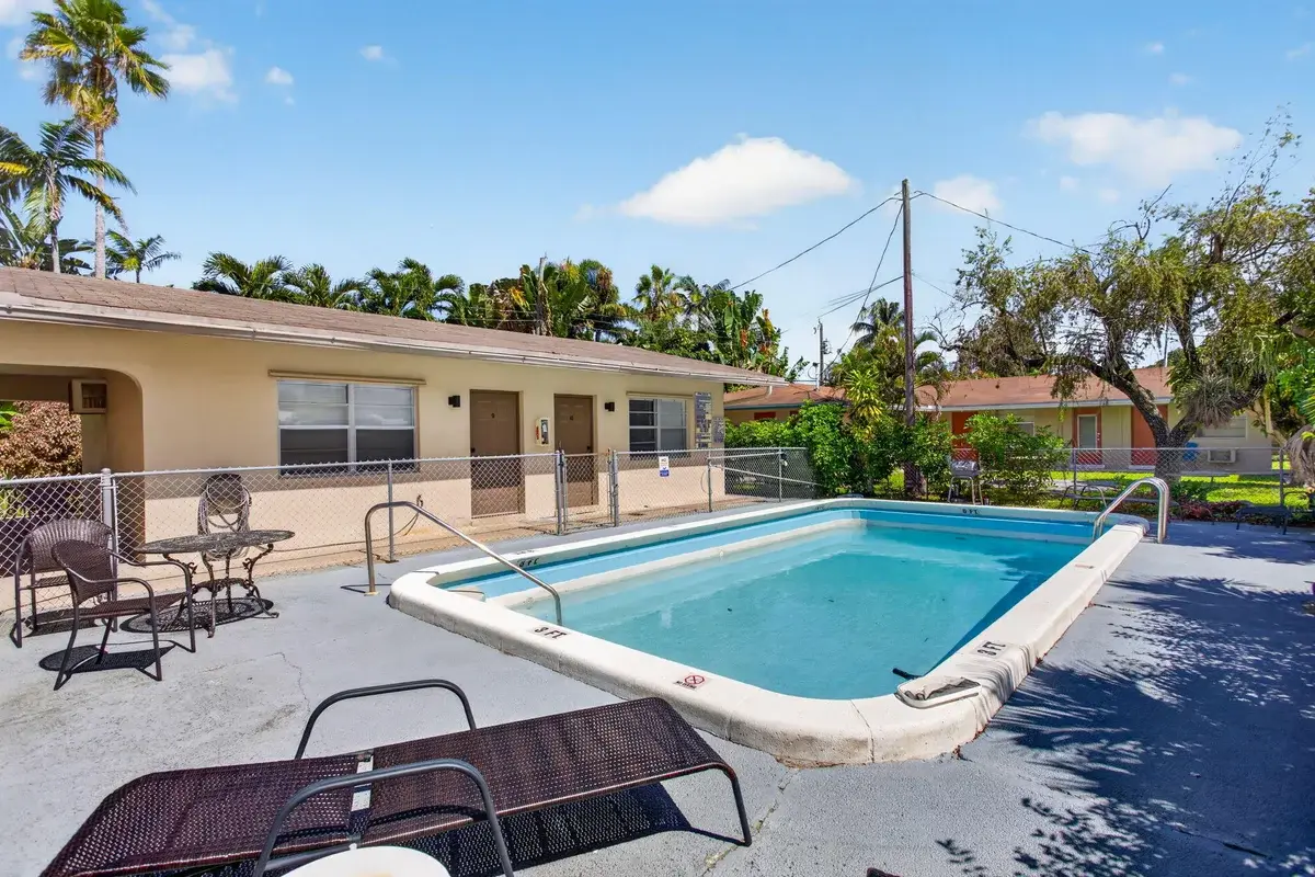 409 NW 25th St #1, Wilton Manors: photo 1 of 7