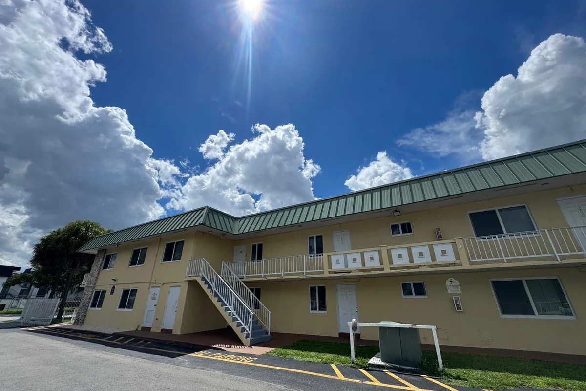 505 NW 177th St #104, Miami Gardens: photo 1 of 36
