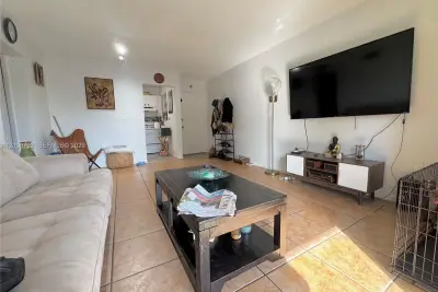 5100 W Flagler St #206, Miami: photo 1 of 11