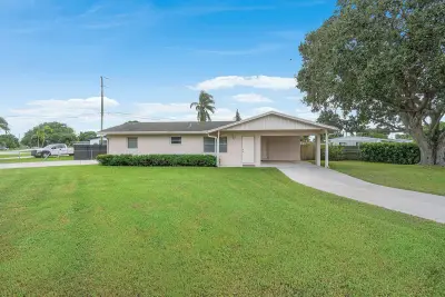 2766 New York St, West Palm Beach: photo 1 of 29