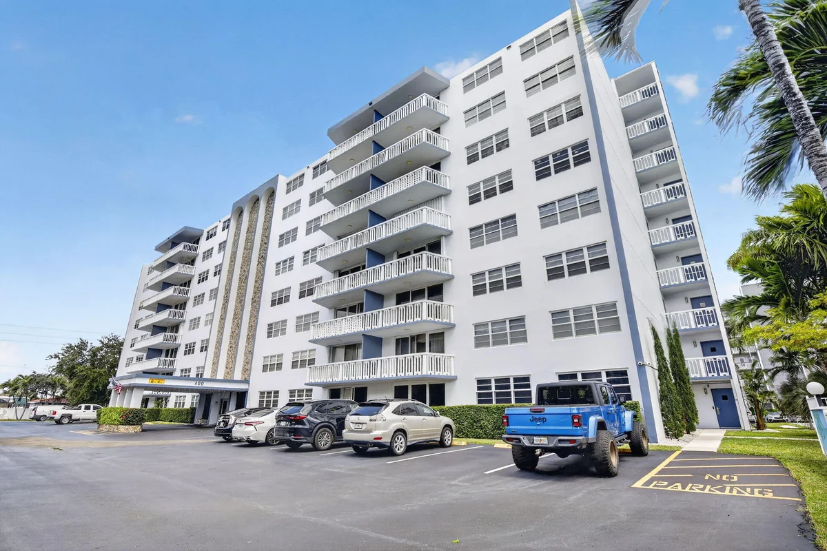 400 NE 12th Ave #405, Hallandale Beach: photo 1 of 31