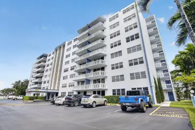 400 NE 12th Ave #405, Hallandale Beach: photo 1 of 31