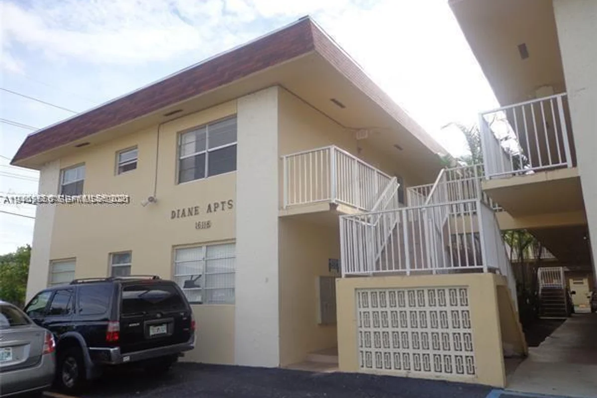 16118 NE 21st Ave #15, North Miami Beach: photo 1 of 9