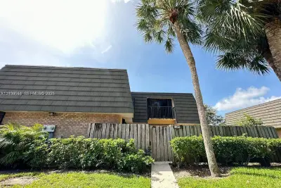 1802 18th Way, West Palm Beach: photo 1 of 23