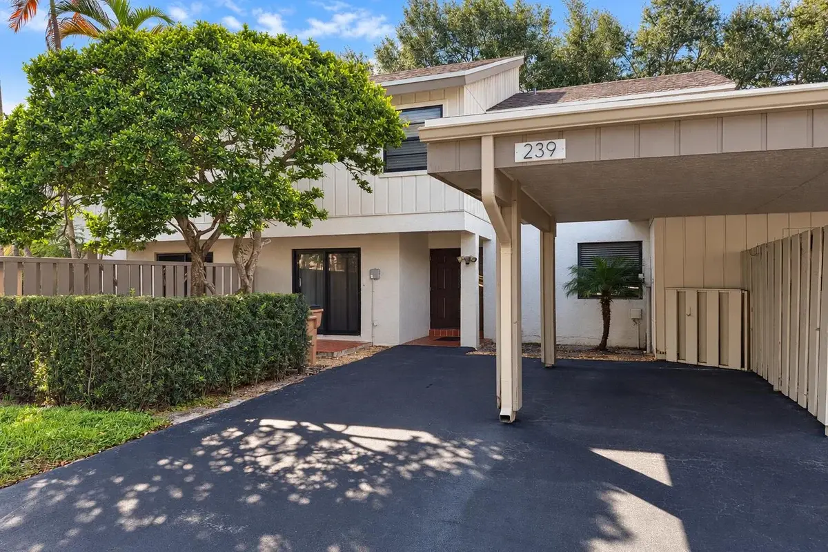 239 Wildwood Cir, Deerfield Beach: photo 1 of 14
