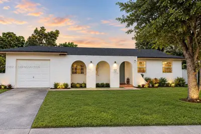 10770 SW 164th St, Miami: photo 1 of 11