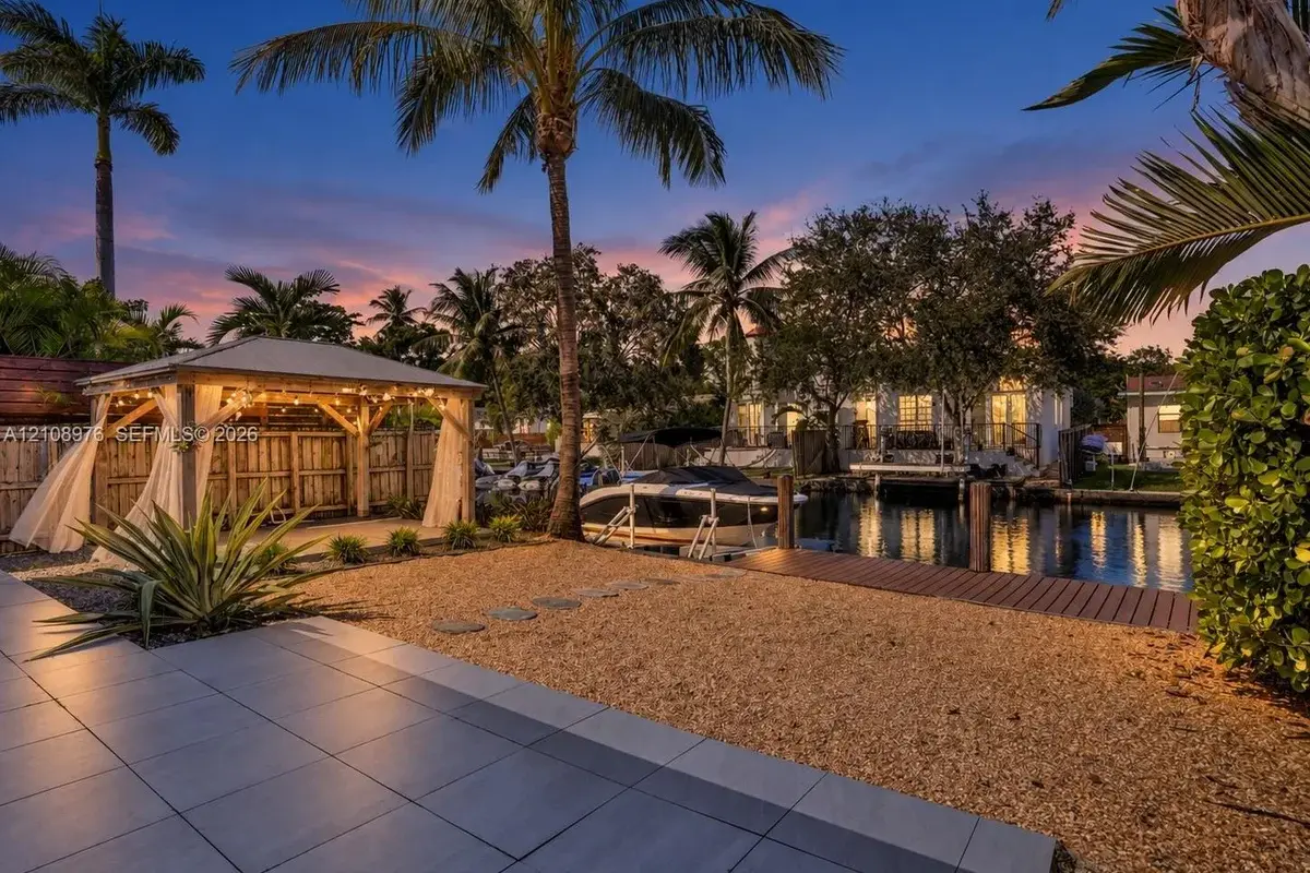 525 SW 12th St, Fort Lauderdale: photo 1 of 45