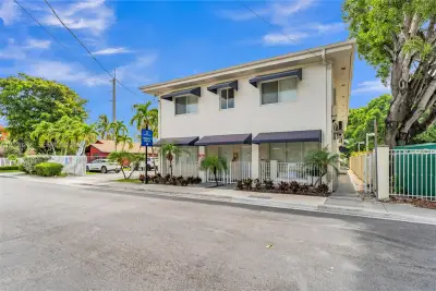 6647 SW 59th Pl #104, South Miami: photo 1 of 8