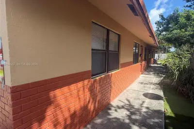 1132 NE 5th Ave #1, Fort Lauderdale: photo 1 of 15