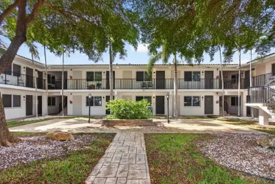 1181 NE 23rd Ter #11, Pompano Beach: photo 1 of 11