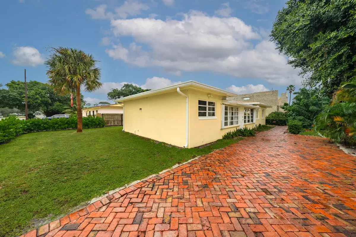 199 NW 9th St, Boca Raton: photo 1 of 20
