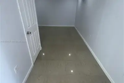 4067 SW 97th Ct #1, Miami: photo 1 of 5