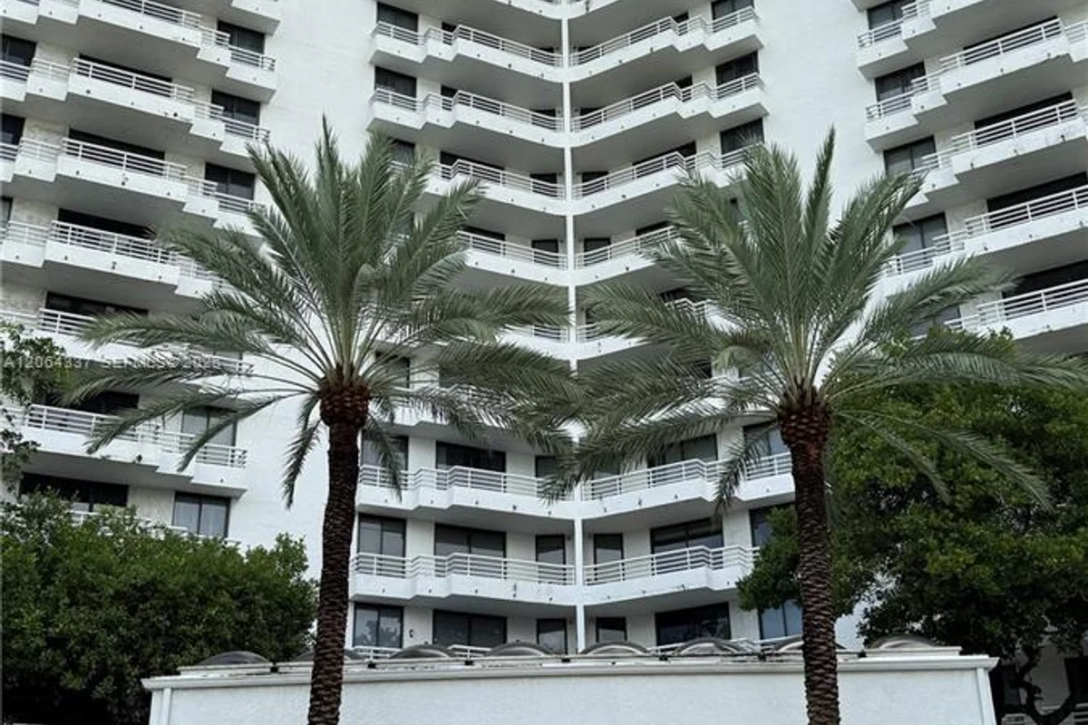3300 NE 192nd St #614, Aventura: photo 1 of 33