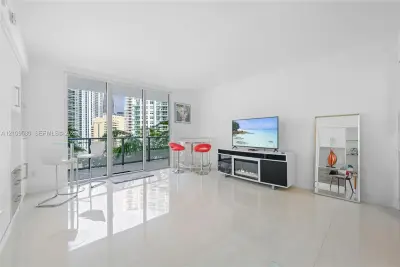 1300 Brickell Bay Dr #1600, Miami: photo 1 of 12