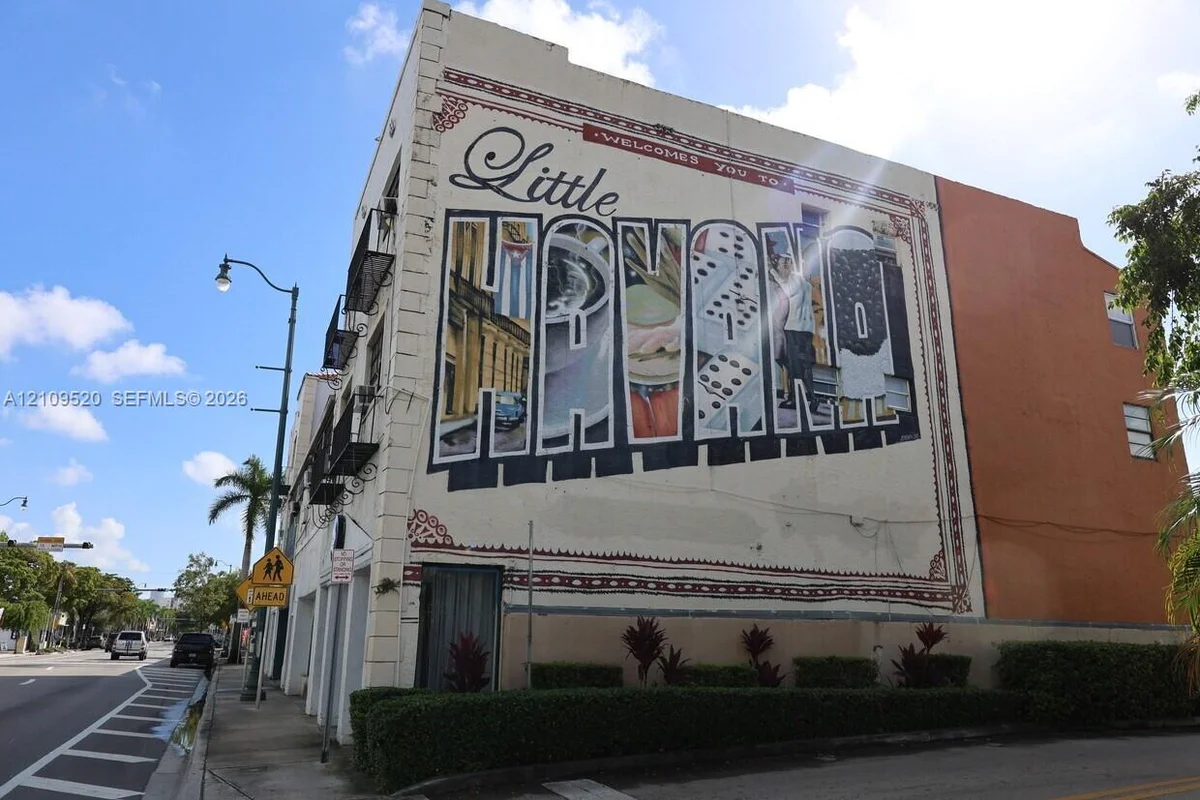 2608 SW 8th St #10, Miami: photo 1 of 29