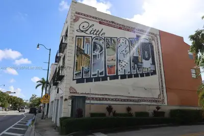 2608 SW 8th St #10, Miami: photo 1 of 29