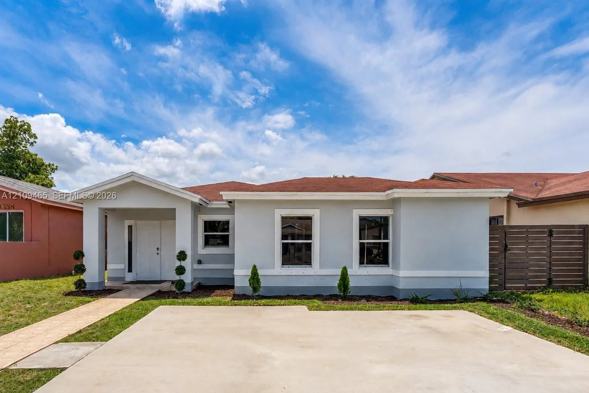 19324 SW 120th Ave, Miami: photo 1 of 12
