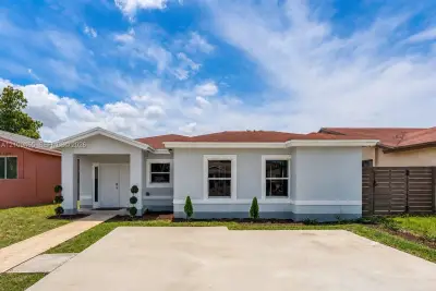 19324 SW 120th Ave, Miami: photo 1 of 12