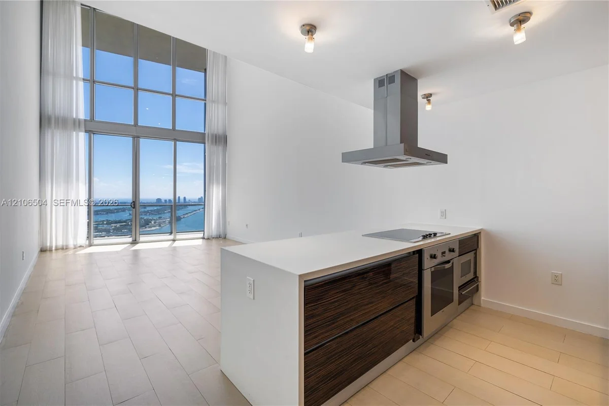 1100 Biscayne Blvd #4306, Miami: photo 1 of 28