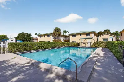 901 Pine Dr #7, Pompano Beach: photo 1 of 14