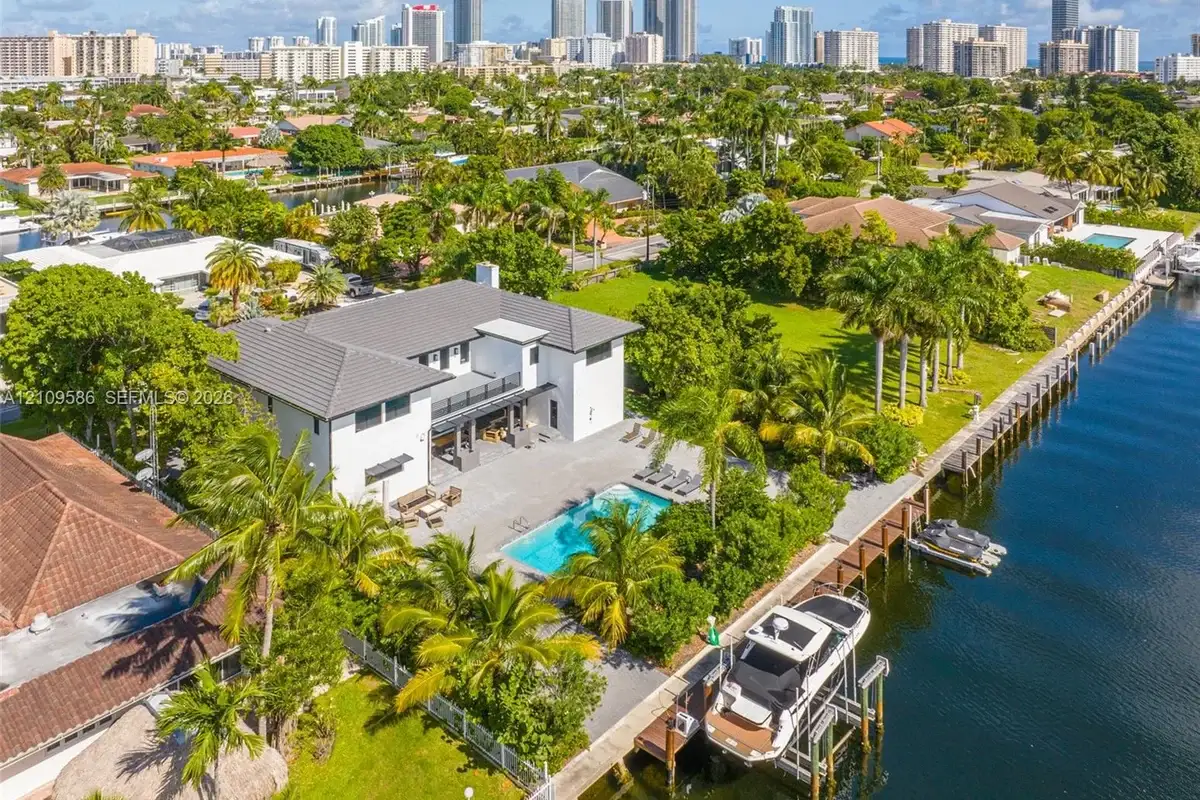 461 Poinciana Dr, Hallandale Beach: photo 1 of 40