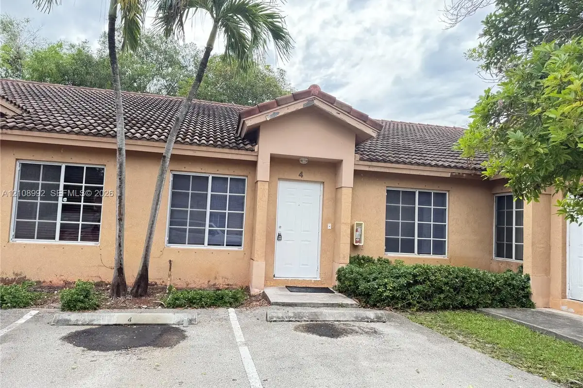 117 SE 3rd Ave #3, Hallandale Beach: photo 1 of 11