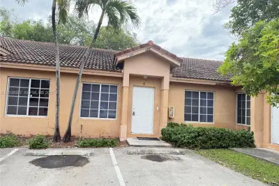 117 SE 3rd Ave #3, Hallandale Beach: photo 1 of 11