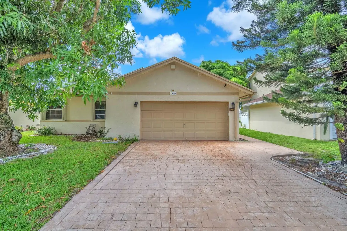 1020 SW 99th Ave, Pembroke Pines: photo 1 of 22