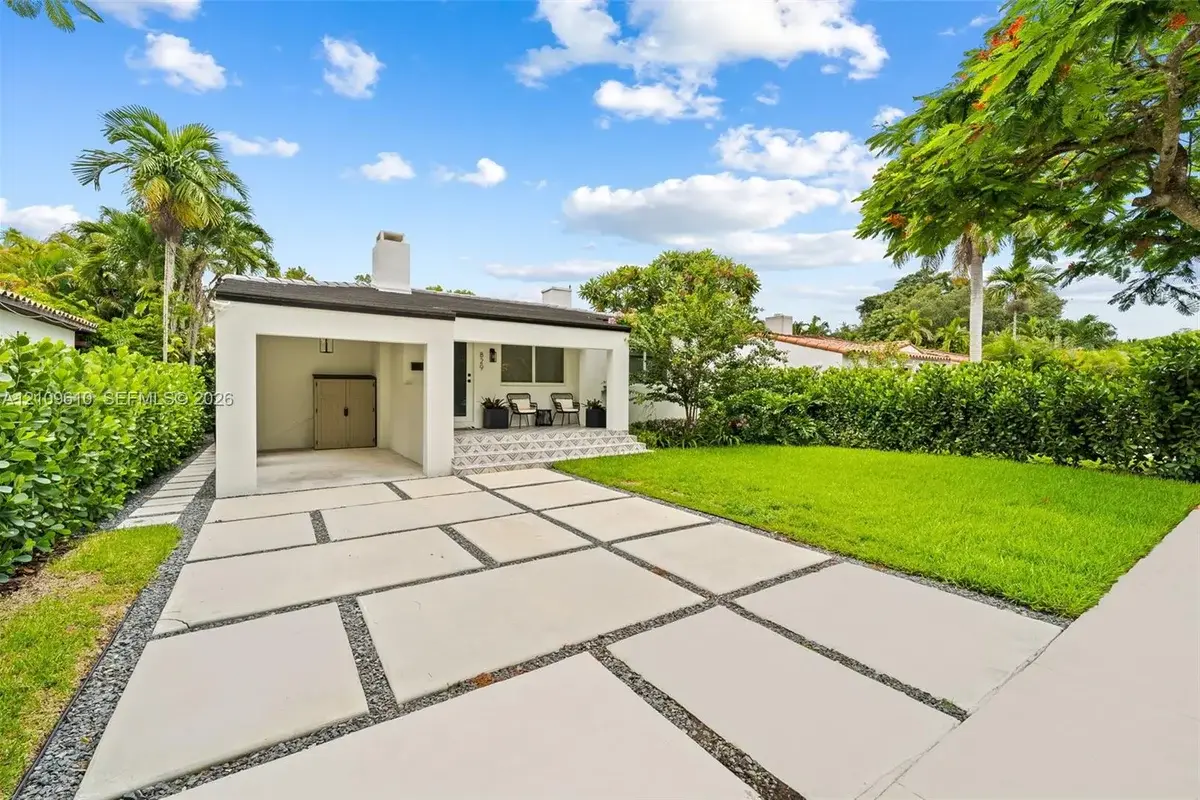 829 Granada Groves Ct, Coral Gables: photo 1 of 22