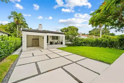 829 Granada Groves Ct, Coral Gables: photo 1 of 22