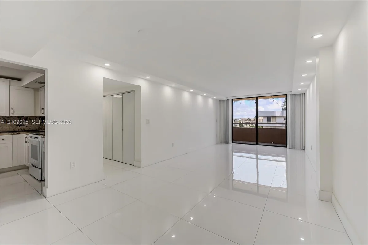 8101 Byron Ave #509, Miami Beach: photo 1 of 26