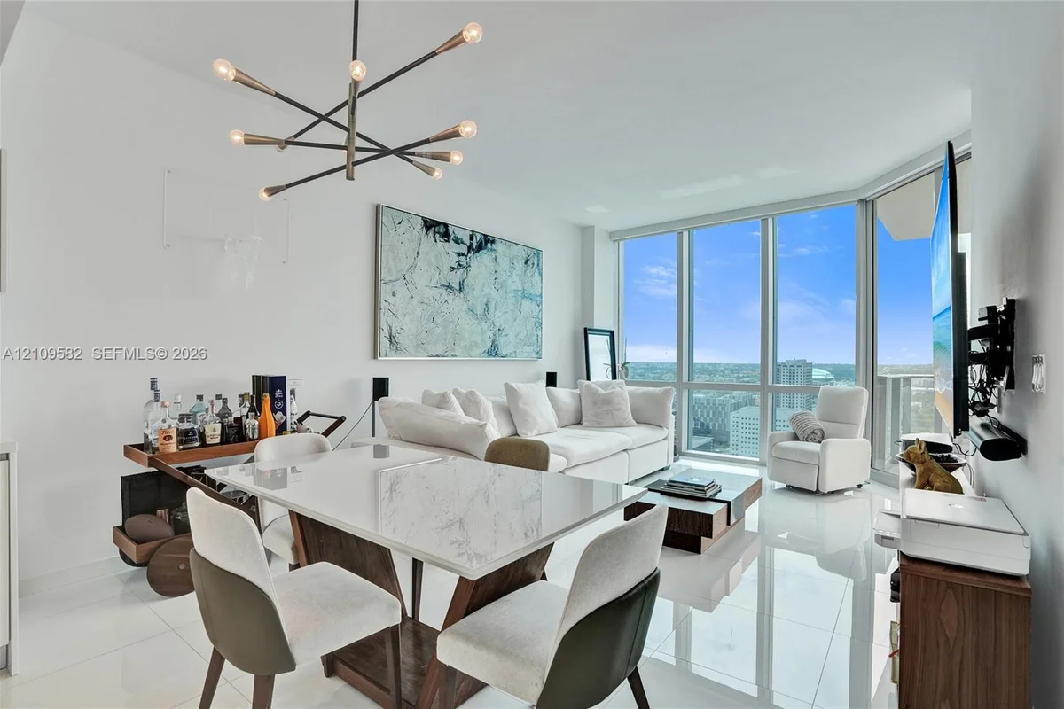 851 NE 1st Ave #3506, Miami: photo 1 of 35