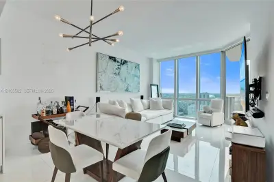 851 NE 1st Ave #3506, Miami: photo 1 of 35