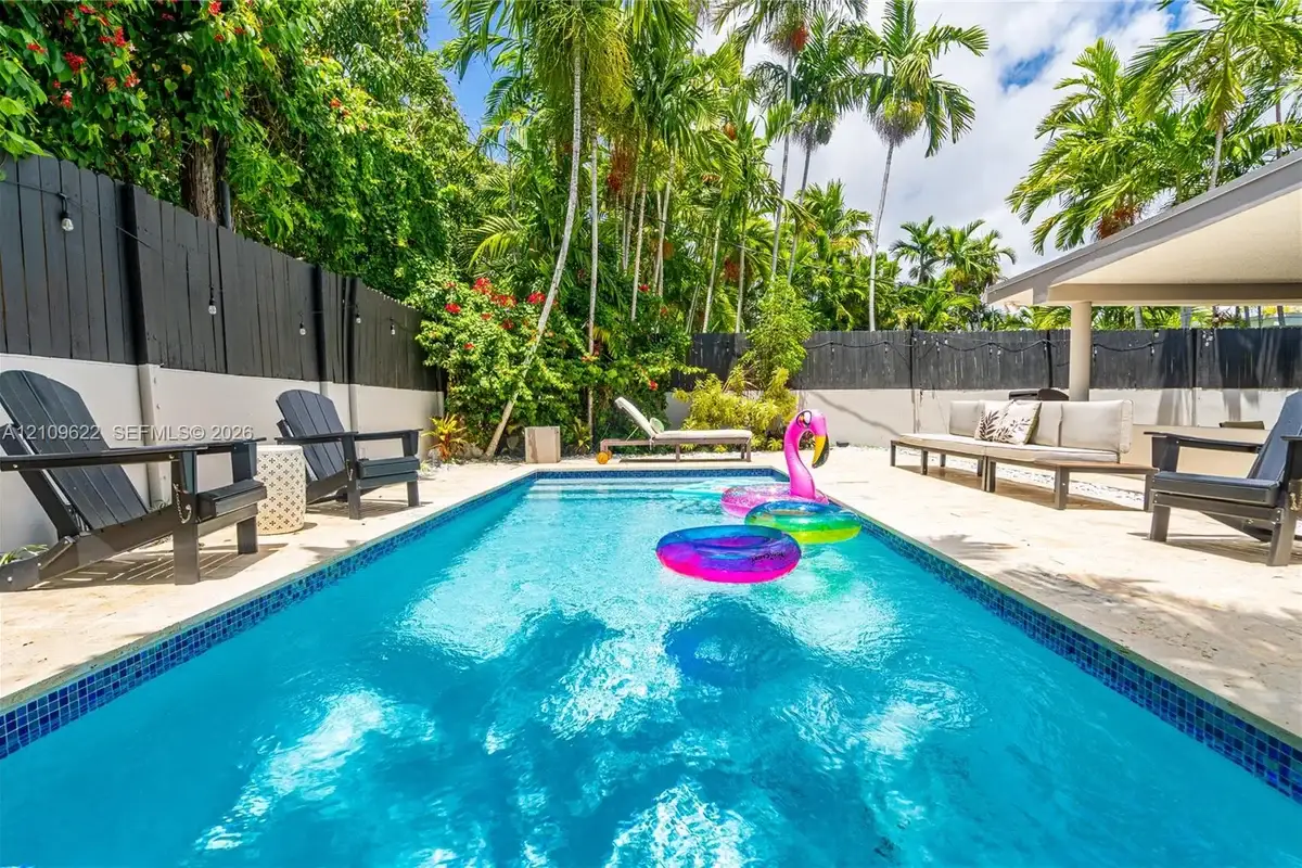 520 SW 22 Rd, Miami: photo 1 of 71