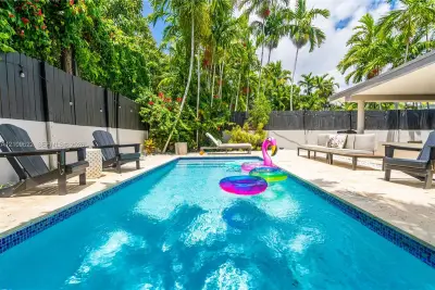 520 SW 22 Rd, Miami: photo 1 of 71